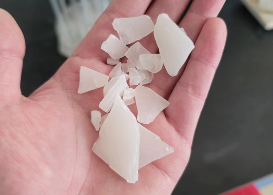Bubuk / Potongan Aluminium Sulfat Stabil Kimia Untuk Kelarutan Air