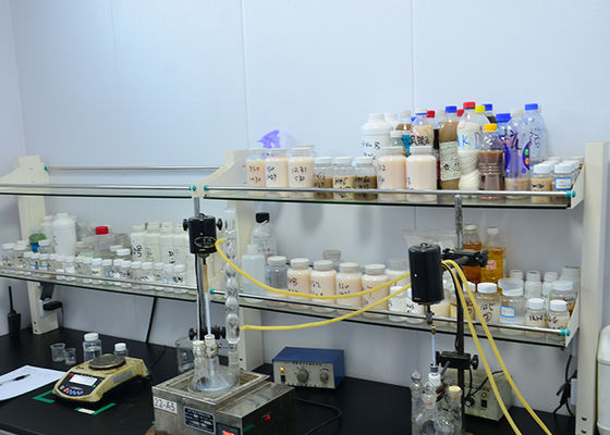33% Milky White Liquid Anionic Emulsifying Wax Meningkatkan Tingkat Ukuran Kertas