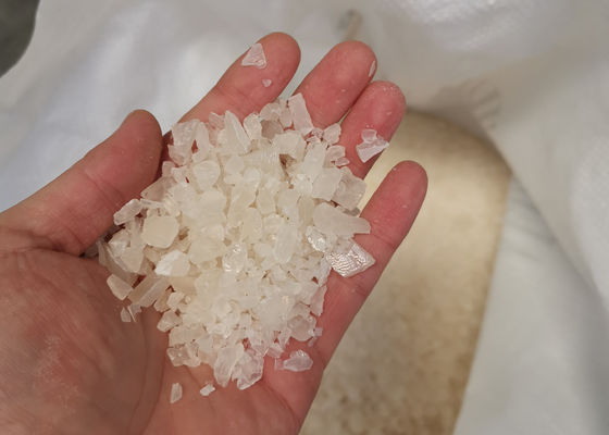 Harga bagus Bubuk / Potongan Aluminium Sulfat Stabil Kimia Untuk Kelarutan Air on line